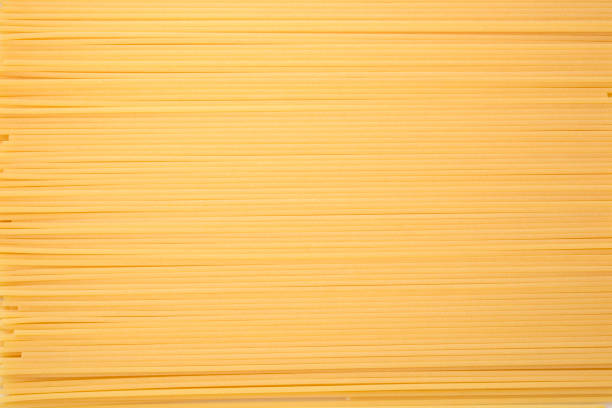 spaghetti pasta sfondo strutturato - italian cuisine dry pasta directly above foto e immagini stock