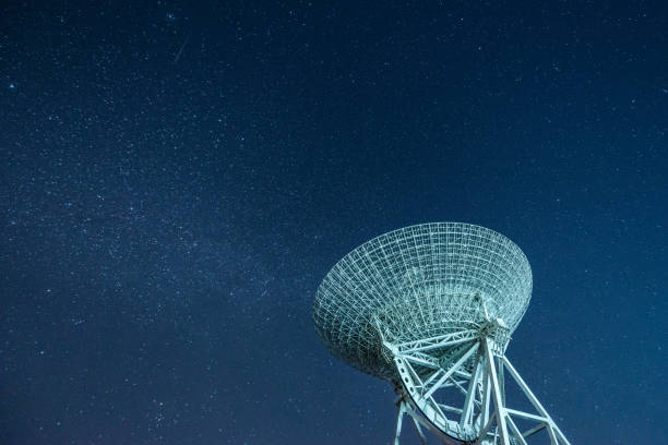 radiotelescopio - romantic sky audio fotografías e imágenes de stock