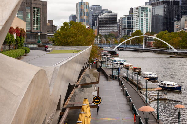 Melbourne, Australia, 17 April, 2020. Normally full of cafe goers at lunch hour, the Yarra Banks remain empty during the Coronavirus Crisis in Melbourne, Australia. Credit: Dave Hewison