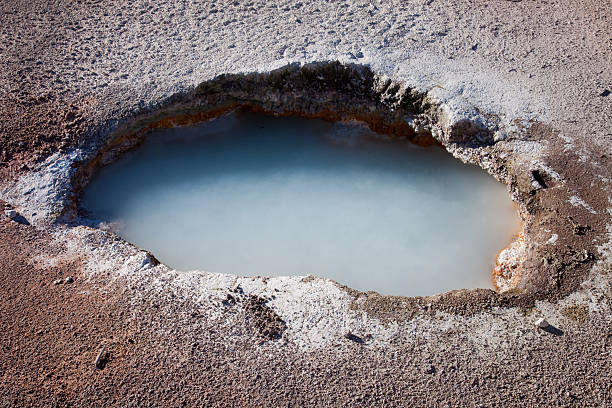 Piscina de água Mineral em Yellowstone NP - foto de acervo