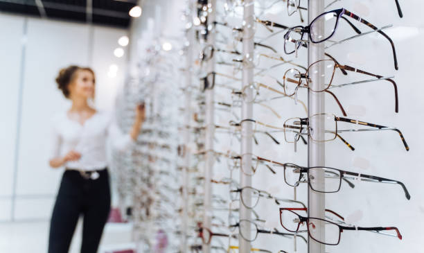 row of glasses at an opticians. - patient happiness cheerful optometrist imagens e fotografias de stock