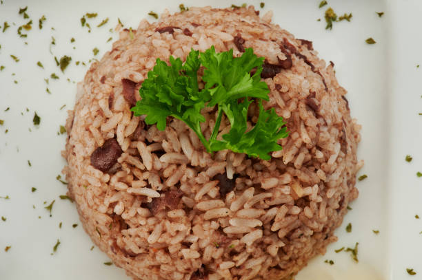 pilha de arroz gallo pinto - feijão pinto - fotografias e filmes do acervo