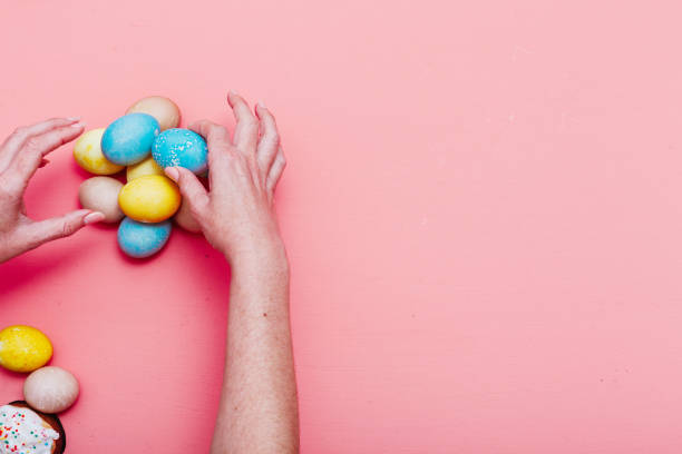 istock Family Easter Easter holiday egg cake pink background 1219547369