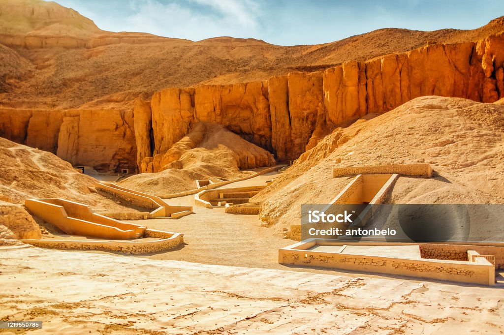 Vale dos Reis. As tumbas dos faraós. Tutankamon. Luxor. Egito. Antigo monumento da arquitetura. Escavação. Férias férias papel de parede de fundo - Foto de stock de Tutancâmon royalty-free