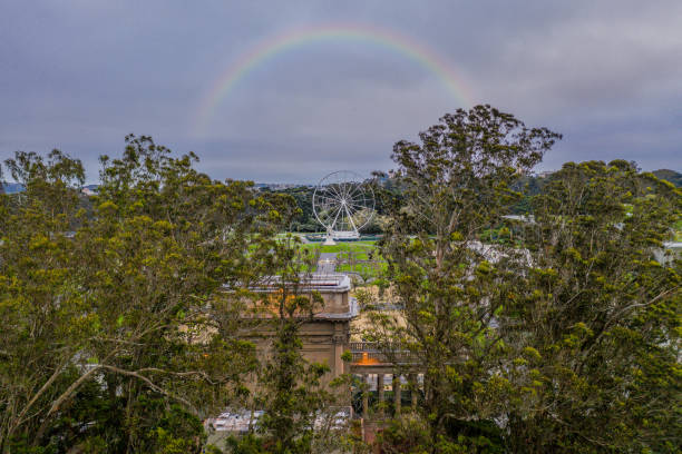 вид с воздуха на колесо обозрения в парке золотые ворота с радугой - golden gate park стоковые фото и изображения