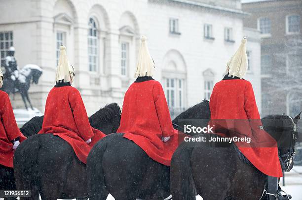 Household Cavalry Die Im Schnee Stockfoto und mehr Bilder von London - England - London - England, Berittener Wachsoldat, Britischer Wachsoldat