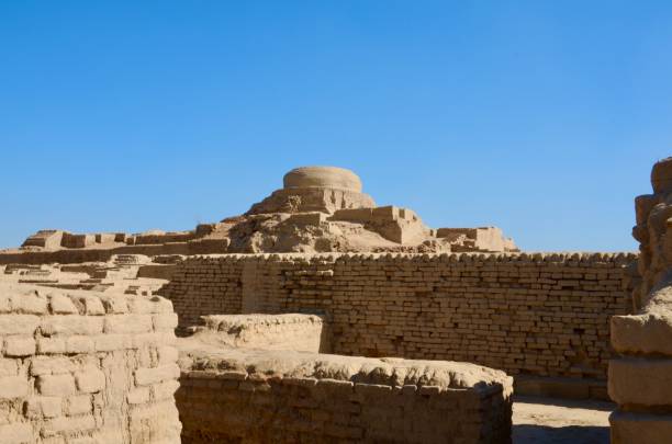 Remains of a stupalike stone tower, Mohenjo-daro, Sindh province, Pakistan. Mohenjo-daro meaning 'Mound of the Dead Men is an archaeological site in the province of Sindh, Pakistan. Built around 2500 BCE, it was one of the largest settlements of the ancient Indus Valley Civilisation, and one of the world's earliest major cities, contemporaneous with the civilizations of ancient Egypt, Mesopotamia, Minoan Crete, and Norte Chico. Mohenjo-daro was discovered in 1922 by R. D. Banerji, an officer of the Archaeological Survey of India. ancient civilisation stock pictures, royalty-free photos & images