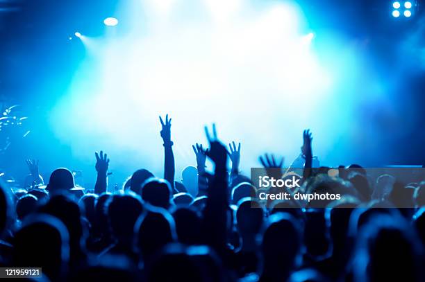 Multidão De Concerto - Fotografias de stock e mais imagens de Adolescência - Adolescência, Ambiente, Aplaudir