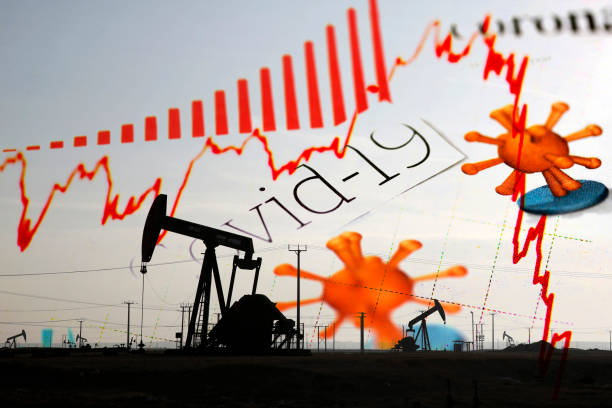 covid-19新聞の見出しとオイルポンプ - oil industry oil oil rig oil pump ストックフォトと画像