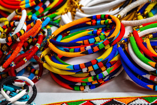 colar colorido africano - art tribal art traditional culture multi colored - fotografias e filmes do acervo