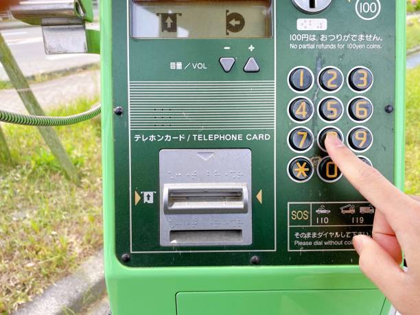 日本の公衆電話。 - pay phone ストックフォトと画像