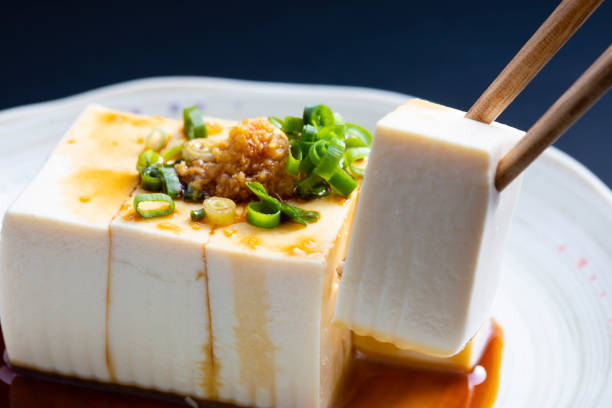 Japanese health food, tofu As a functional food, tofu has health, beauty and longevity benefits. In Japan, it is common to use tofu with long onion and ginger, sprinkle with soy sauce, and eat as it is. oligosaccharide stock pictures, royalty-free photos & images