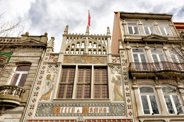 Lello bookstore This photograph was taken on February 15, 2020 in the city of Porto (Portugal). It corresponds to the facade of the Lello bookstore, located in the historic center of the city, on Rua das Carmelitas. It has been introduced to the world as the most beautiful bookstore, famous for its connection to Harry Potter. facade store old built structure stock pictures, royalty-free photos & images