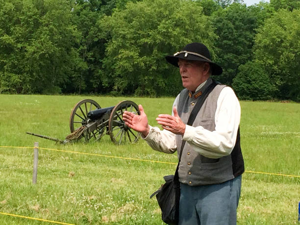 soldats américains de reconstitution de la guerre civile - civil war american civil war battlefield camping photos et images de collection