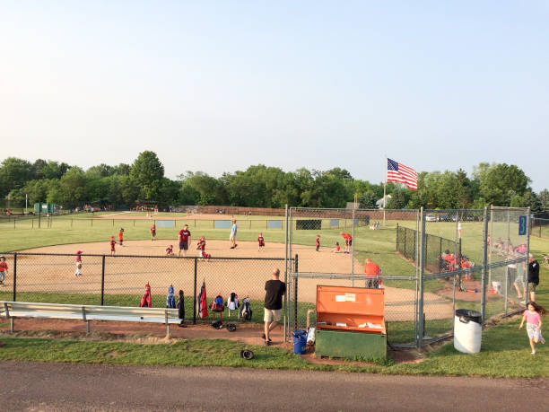baseball field with american flag - baseball pitcher small sports league imagens e fotografias de stock