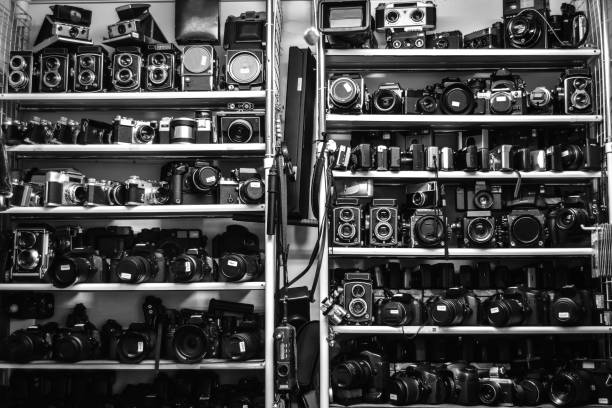 Second-hand old photo cameras Antique second-hand cameras, Tokyo. Japan vintage video camera stock pictures, royalty-free photos & images