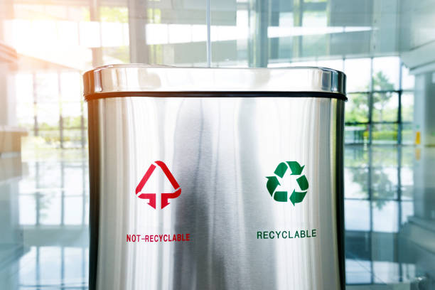 Recyclable and non-recyclable garbage can indoors