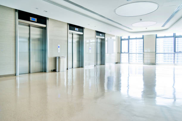 ascenseurs dans l’immeuble de bureaux moderne - elevator push button stainless steel floor photos et images de collection