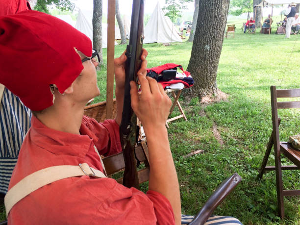 soldats américains de reconstitution de la guerre civile - civil war american civil war battlefield camping photos et images de collection