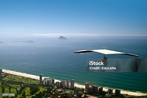 Asadelta Sobre Rio De Janeiro - Fotografias de stock e mais imagens de Asa Delta - Asa Delta, Asa-delta, Brasil