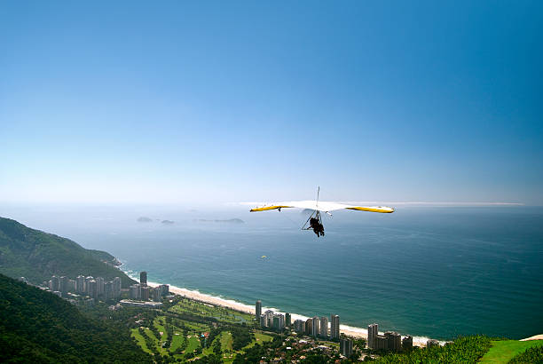 lotniarstwo nad rio de janeiro - hang glider zdjęcia i obrazy z banku zdjęć