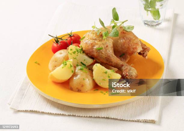 구운 닭 신체부위 리요네즈 감자와 새로운 0명에 대한 스톡 사진 및 기타 이미지 - 0명, 감자 요리, 고기