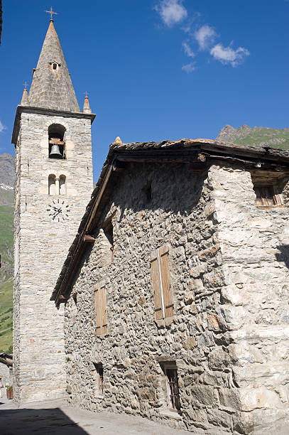 istock Bonneval-sur-Arc (French Alps), old village 121972739
