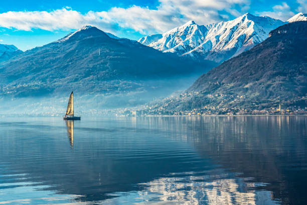 Sail boat on Lake Como Sail boat on Lake Como como italy photos stock pictures, royalty-free photos & images