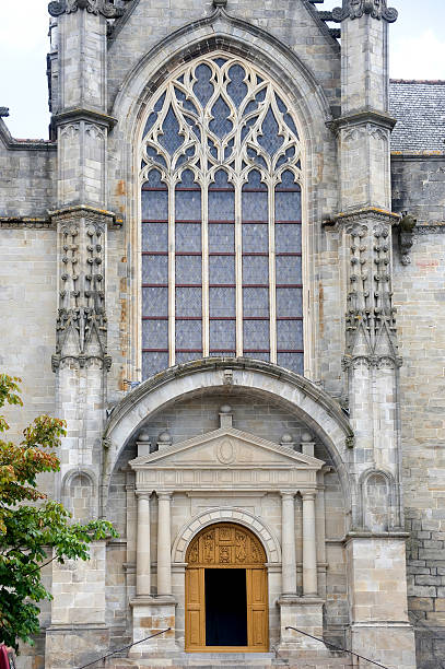 istock Vitré (Brittany, France): Gothic church exterior, facade 121973994