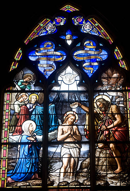 istock Vitré (Brittany, France): Gothic church interior: stained glass window 121974001