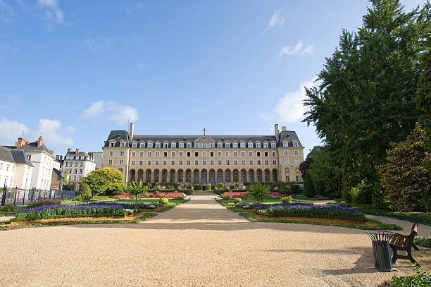 istock Rennes (Brittany, France): Historic Palace exterior and garden 121974021
