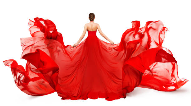 mujer vista trasera en rojo vestido volador revoloteando en el viento, chica en soplar ondulando ropa de vestido en blanco - vestido de noche fotografías e imágenes de stock