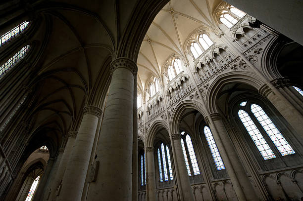 istock Sees (Normandy, France) - Interior of the gothic cathedral, ceiling 121974135
