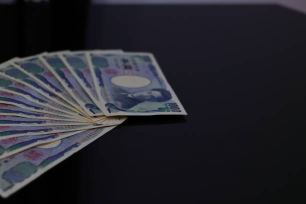 istock Japanese money lined up on the table 1219743578