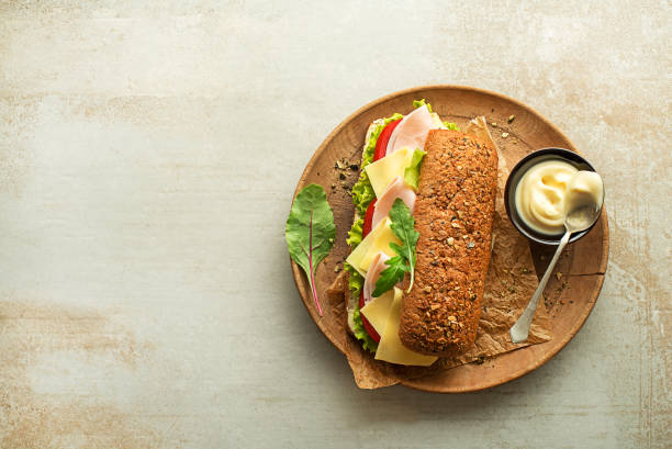 smörgås med skinka, ost, tomat och sallad - cheese sandwich bildbanksfoton och bilder
