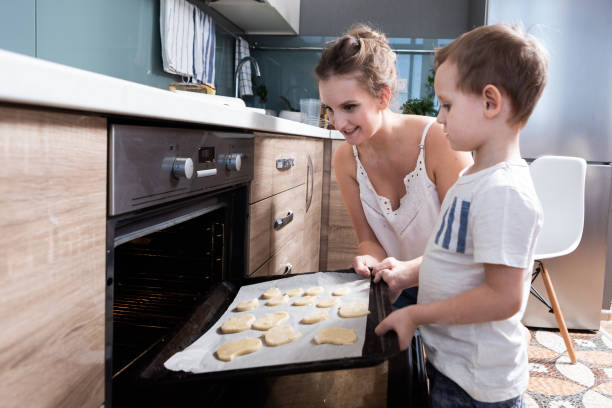 istock Family Cookies 1219749473