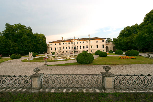 istock Treviso (Veneto, Italy) - Ancient villa and park 121975349