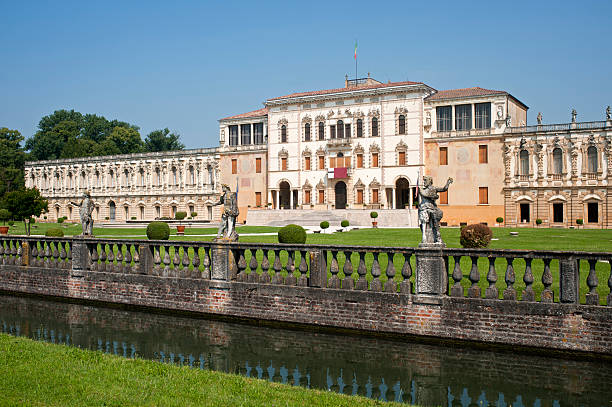 piazzola sul brenta (véneto, padova, italia), villa contarini, edificio histórico - villa italian culture facade ornamental garden fotografías e imágenes de stock