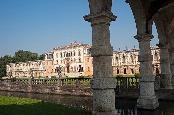 piazzola sul brenta (padwa, veneto, włochy), villa contarini, zabytkowym budynku - villa italian culture facade ornamental garden zdjęcia i obrazy z banku zdjęć