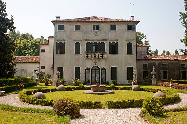 istock Riviera del Brenta (Veneto, Italy) - Historic villa and garden 121975430