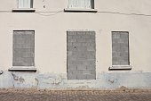 ummauerte-fenster-eines-hauses-zum-abriss.jpg?b=1&s=170x170&k=20&c=0iAeaCvDJnkvkQtE6aC1rm59YCKwEkz3zC38gZkd0_E=