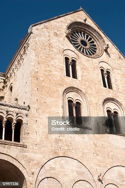 Foto de Bitonto Antiga Catedral Em Estilo Romanesco e mais fotos de stock de Anos 1000