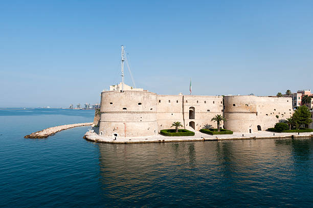 Taranto (Puglia, Italy) - Old castle on the sea Taranto (Puglia, Italy) - Old castle on the sea taranto stock pictures, royalty-free photos & images