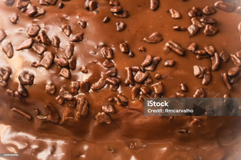 Chocolate cake. Chocolate cake, Bolos, Brazil, Brigadeiro. Bolo de chocolate. Chocolate cake, Bolos, Brasil, Brigadeiro. Chocolate cake with icing and chocolate flakes. Traditional cake in Brazil. Brigadeiro Stock Photo