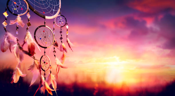 dreamcatcher - indian decoration at sunset - craft traditional culture horizontal photography imagens e fotografias de stock