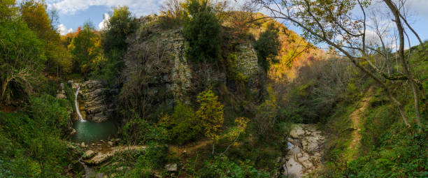 san half waterfall, basilicate, italie - natural landmark autumn canyon cliff photos et images de collection