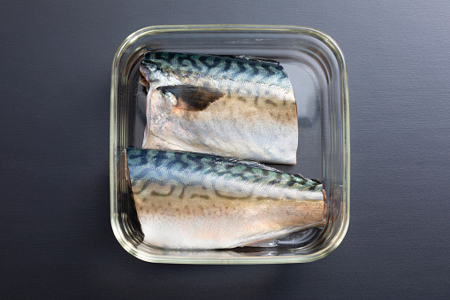 I often make it at home when the mackerel is in autumn. Add miso and ginger and cook in a pan.