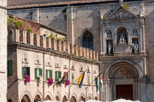 Ascoli Piceno (Italy): Piazza del Popolo, historic building