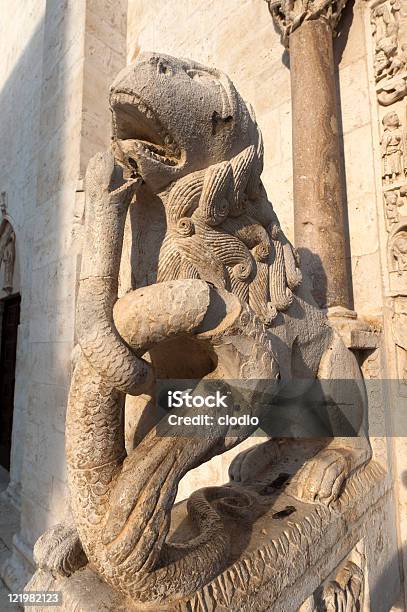 Bitetto Antigua Catedral De Estilo Sala Romanesque Foto de stock y más banco de imágenes de Aire libre