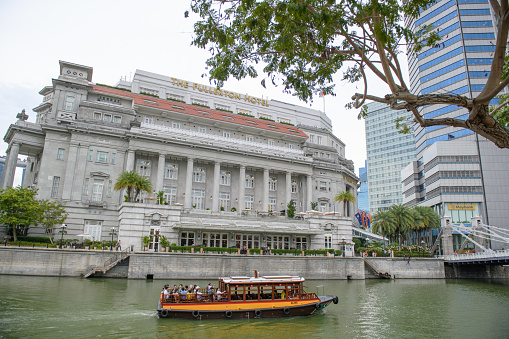 The Oldest Hotel and Beautiful 5 Starts hotel in Singapore. I'm visit this place in 2019.